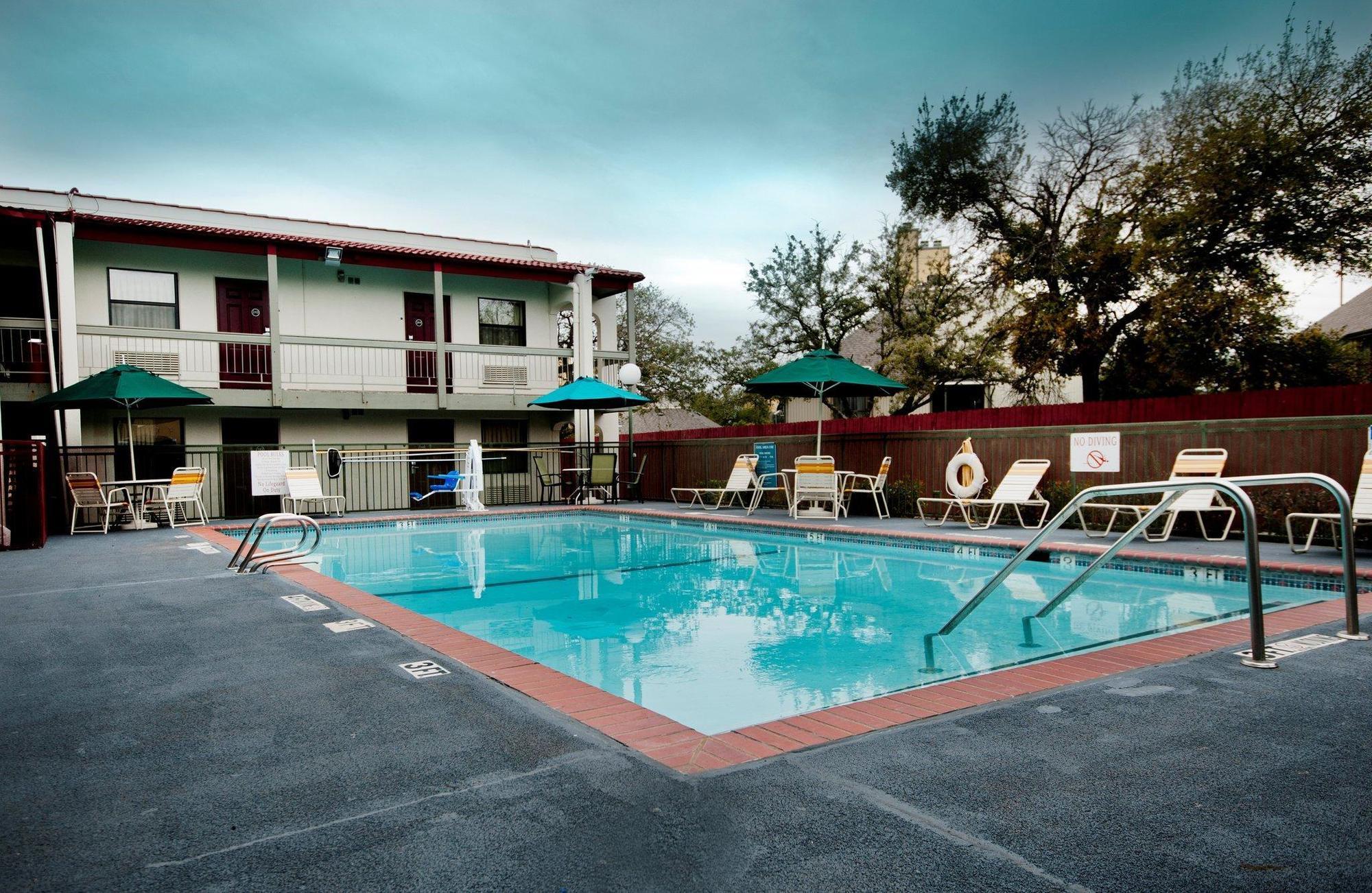Red Roof Inn North Dallas - Park Central Exterior foto